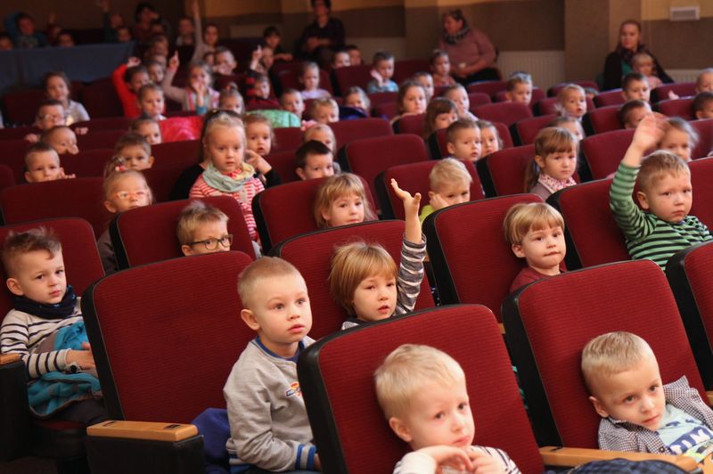 "JEDZMY ZDROWO, KOLOROWO" z Tolą i Bzikiem