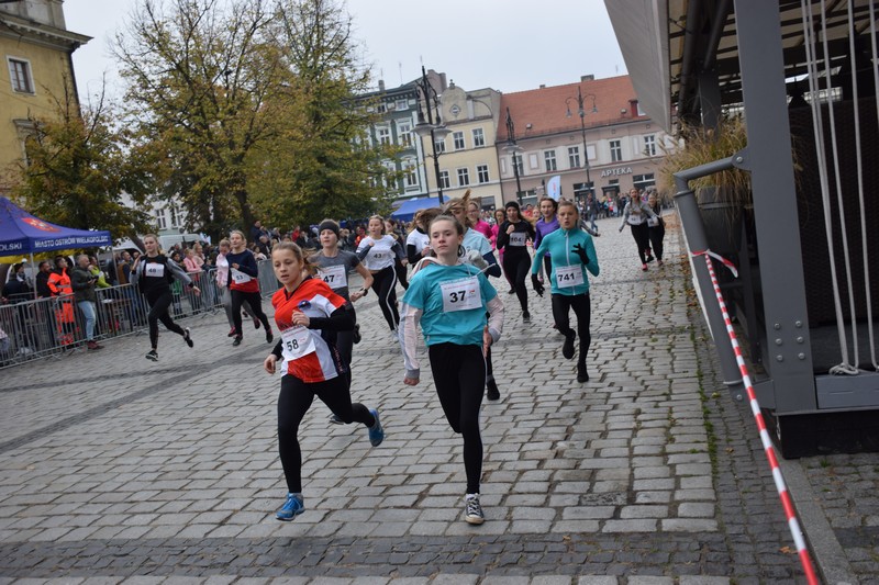 Uczniowie z SP Raszków biegali w 56. BIEGU REPUBLIKI OSTROWSKIEJ