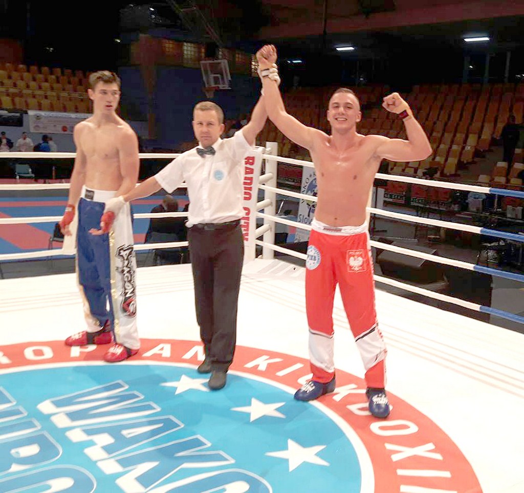 SZYMON DWORNIKOWSKI brązowym medalistą Mistrzostw Europy seniorów w kicboxingu wagi superciężkiej!  Świetny występ Tomasza Przybylskiego !