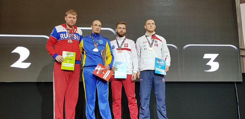 SZYMON DWORNIKOWSKI brązowym medalistą Mistrzostw Europy seniorów w kicboxingu wagi superciężkiej!  Świetny występ Tomasza Przybylskiego !