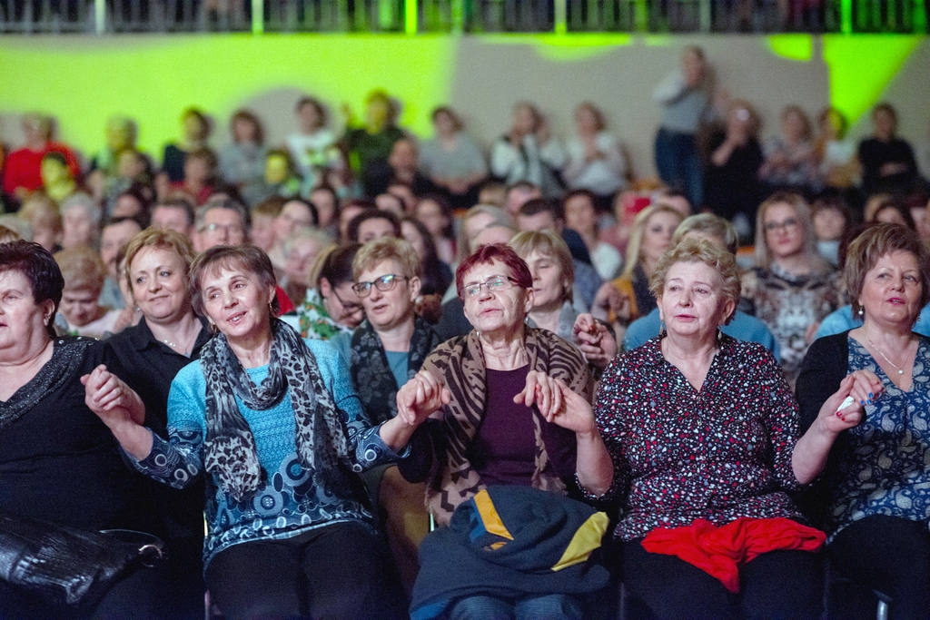 Muzyczny koktajl szlagierów na Dzień Kobiet w Raszkowie