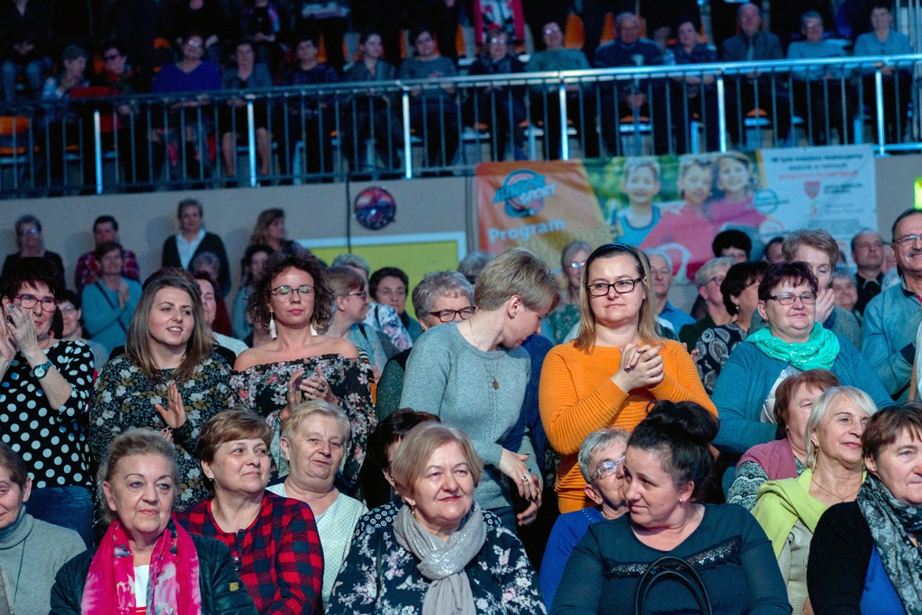 Muzyczny koktajl szlagierów na Dzień Kobiet w Raszkowie