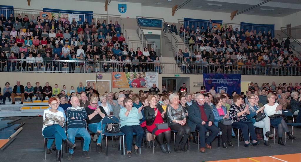 Muzyczny koktajl szlagierów na Dzień Kobiet w Raszkowie