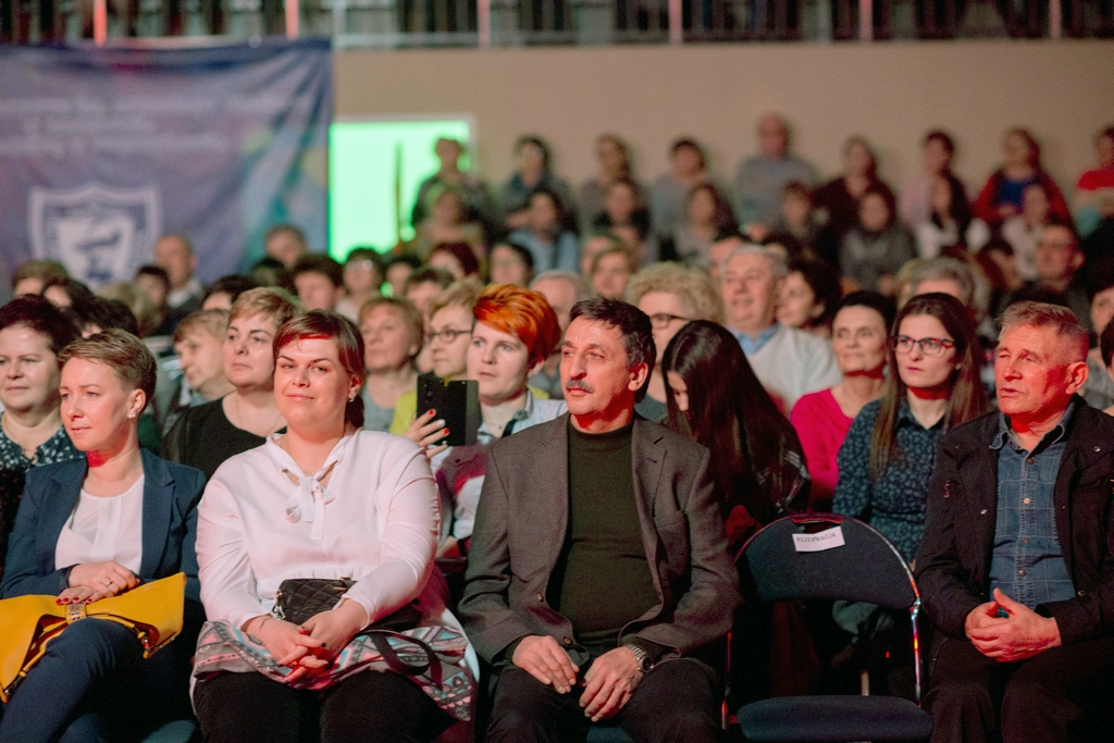 Muzyczny koktajl szlagierów na Dzień Kobiet w Raszkowie