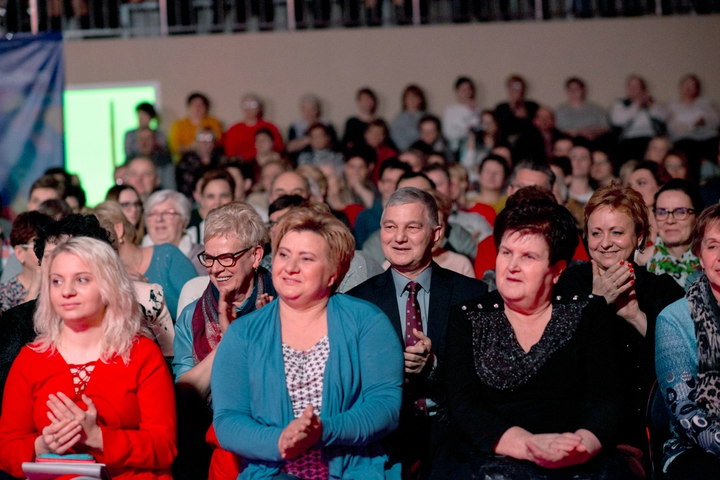 Muzyczny koktajl szlagierów na Dzień Kobiet w Raszkowie