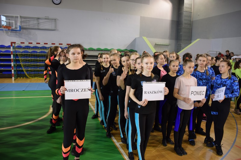 Dziewczęta z SP Raszków na podium 19 Wielkopolskiego Turnieju w aerobiku grupowego.