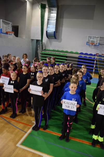 Dziewczęta z SP Raszków na podium 19 Wielkopolskiego Turnieju w aerobiku grupowego.