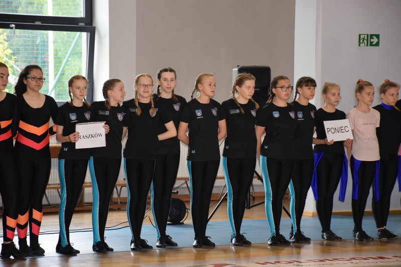 Dziewczęta z SP Raszków na podium 19 Wielkopolskiego Turnieju w aerobiku grupowego.