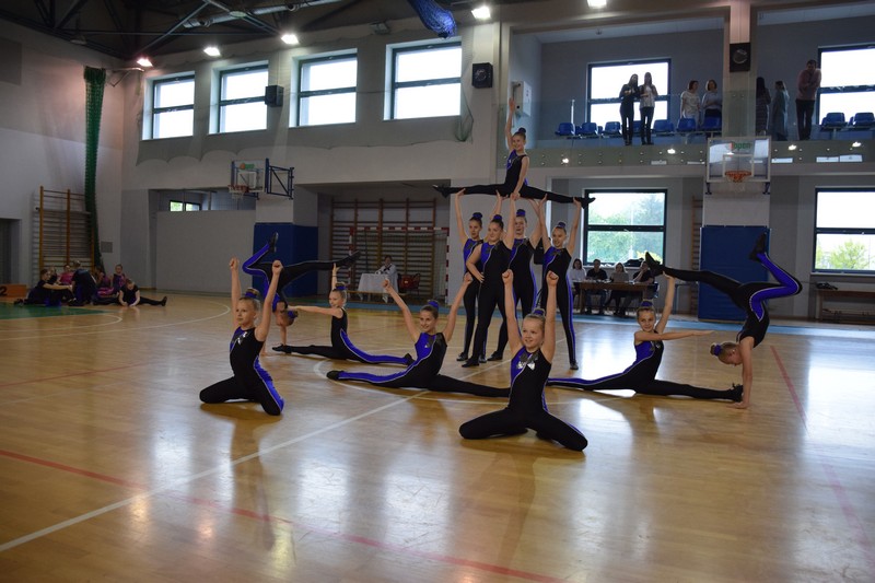 Dziewczęta z SP Raszków na podium 19 Wielkopolskiego Turnieju w aerobiku grupowego.