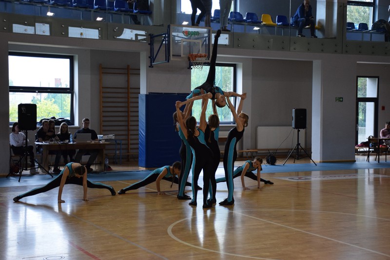 Dziewczęta z SP Raszków na podium 19 Wielkopolskiego Turnieju w aerobiku grupowego.