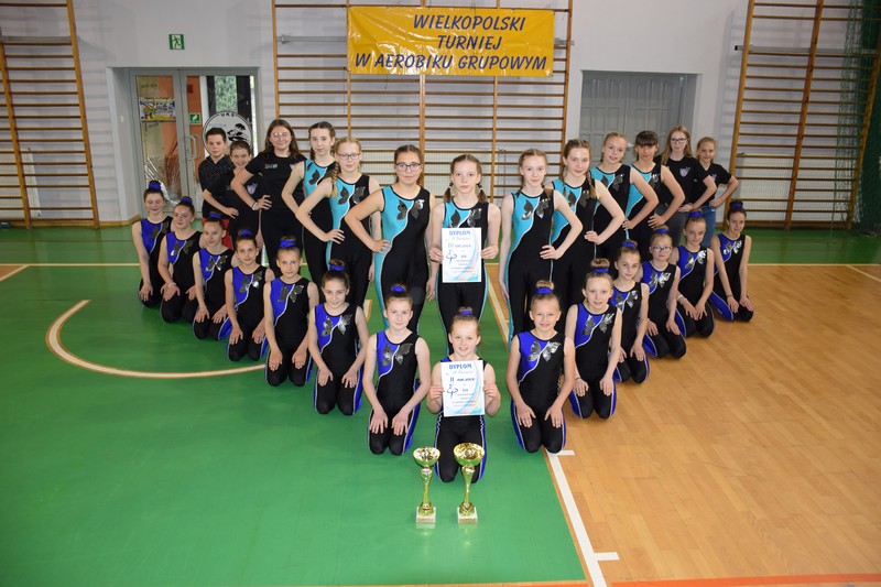 Dziewczęta z SP Raszków na podium 19 Wielkopolskiego Turnieju w aerobiku grupowego.