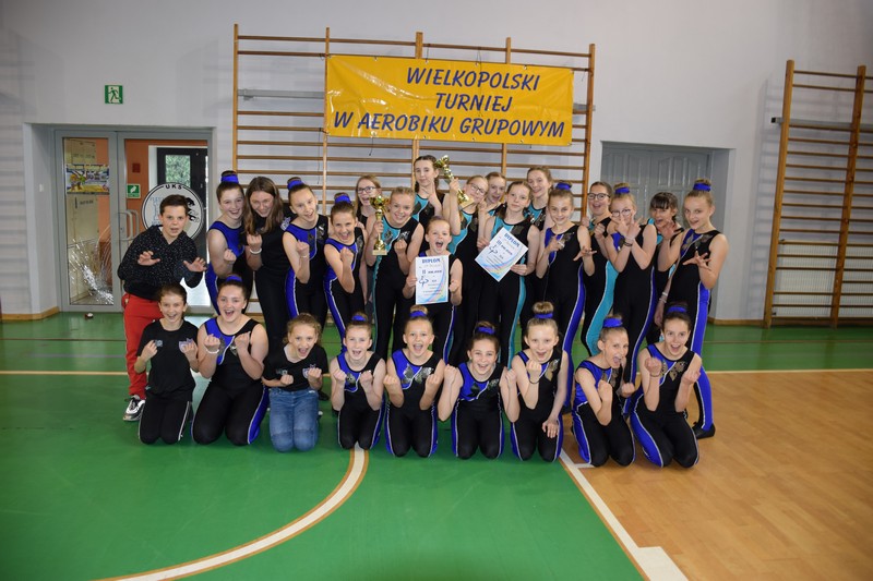 Dziewczęta z SP Raszków na podium 19 Wielkopolskiego Turnieju w aerobiku grupowego.