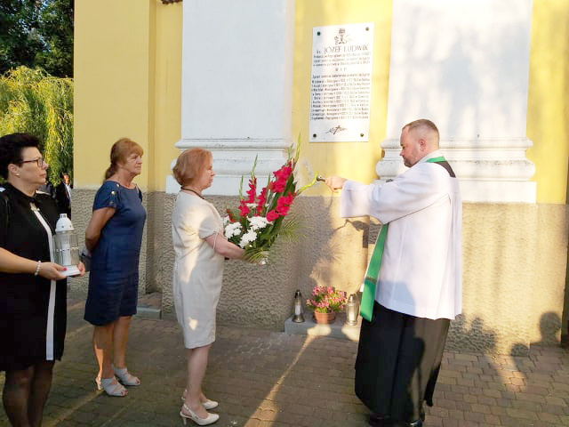 Poświęcenie tablicy w kościele w Pogrzybowie