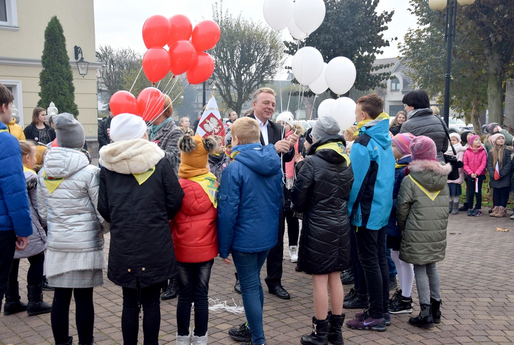 Uczniowie z Radłowa świętują Odzyskanie Niepodległości