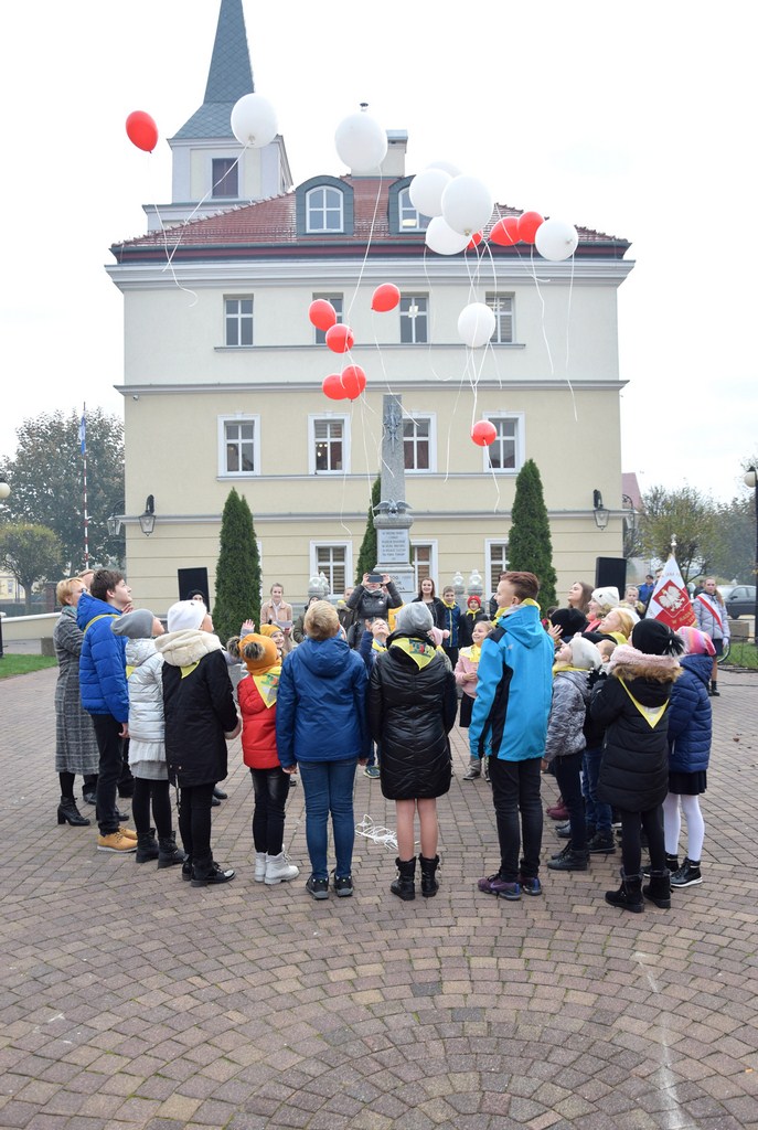 Uczniowie z Radłowa świętują Odzyskanie Niepodległości