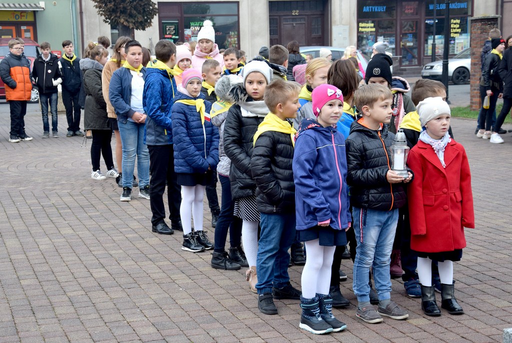 Uczniowie z Radłowa świętują Odzyskanie Niepodległości