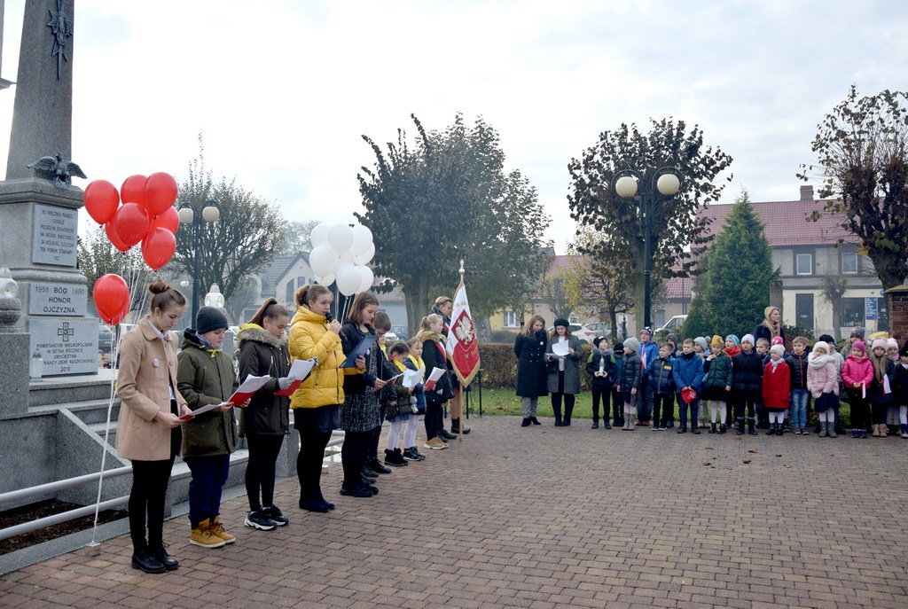 Uczniowie z Radłowa świętują Odzyskanie Niepodległości