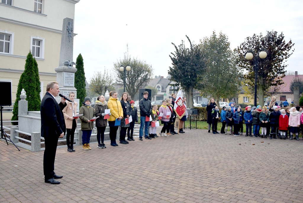 Uczniowie z Radłowa świętują Odzyskanie Niepodległości