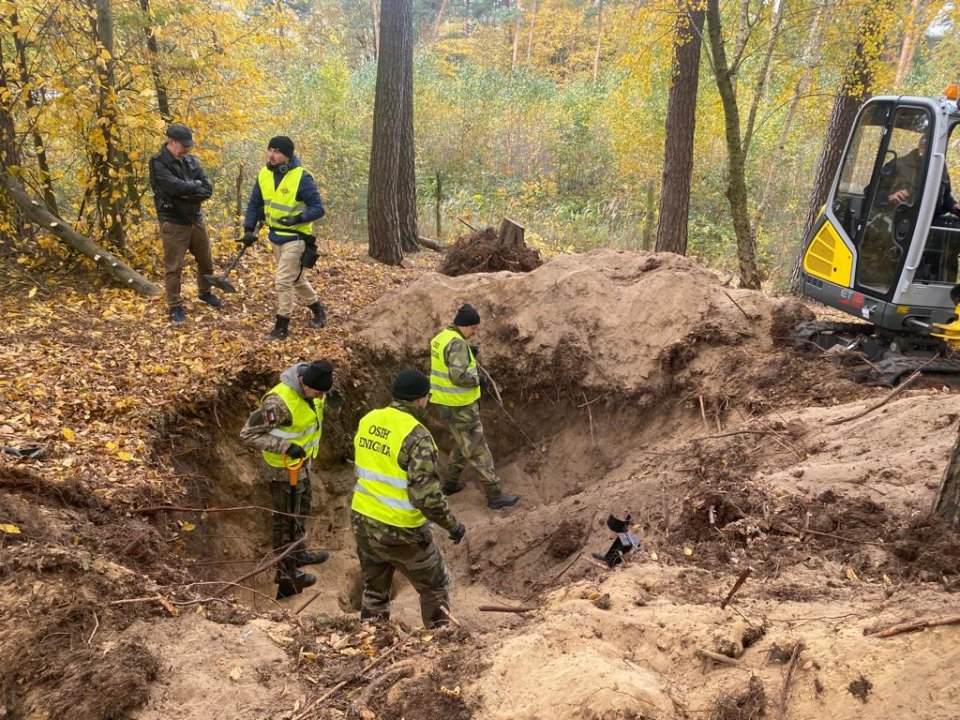 Tropiąc ślady partyzantów - poszukiwania w lesie pod Korytnicą