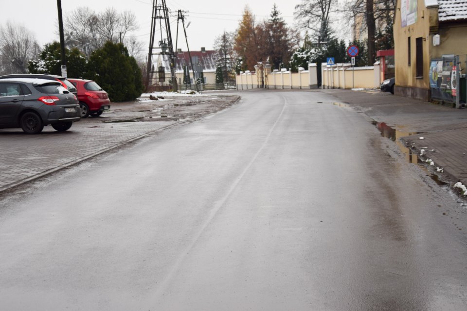 Do  Jankowa Zaleśnego nową drogą i ścieżką