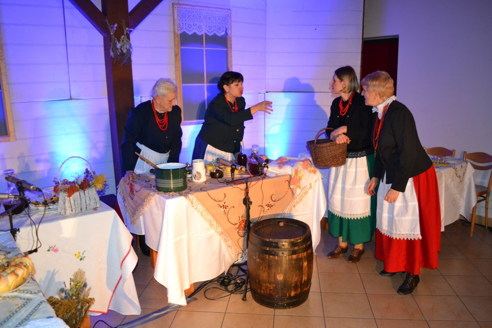 W Moszczance wywozili młodożeńcowe