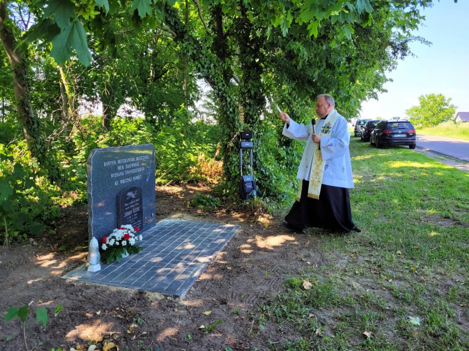 Poświęcenie tablic na cmentarzach ewangelickich