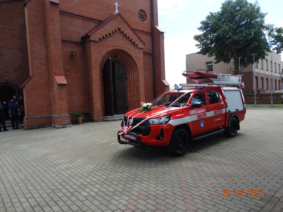 Poświęcono nowy samochód strażacki dla OSP Raszków