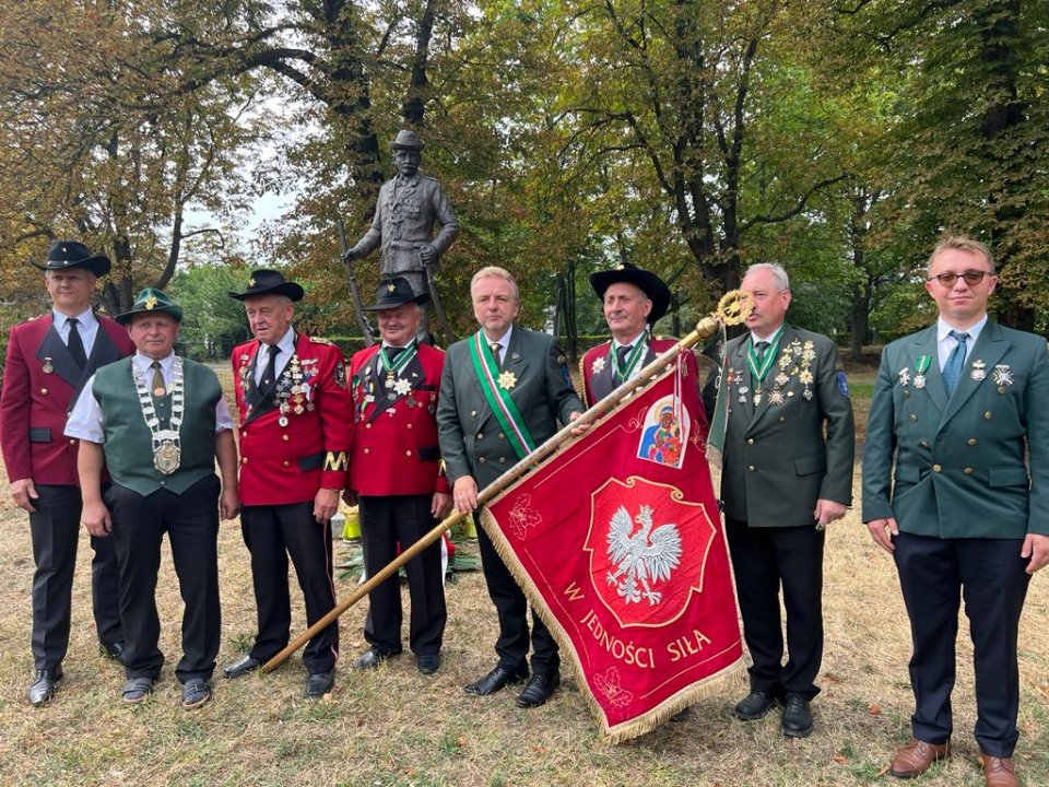 Burmistrz wyróżniony najwyższym odznaczeniem Zjednoczenia Kurkowych Bractw Strzeleckich RP