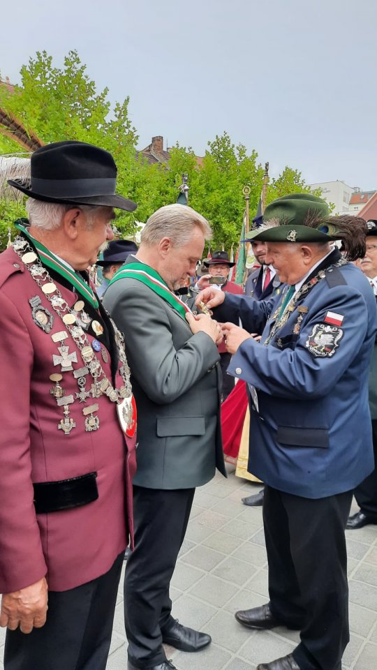 Burmistrz wyróżniony najwyższym odznaczeniem Zjednoczenia Kurkowych Bractw Strzeleckich RP