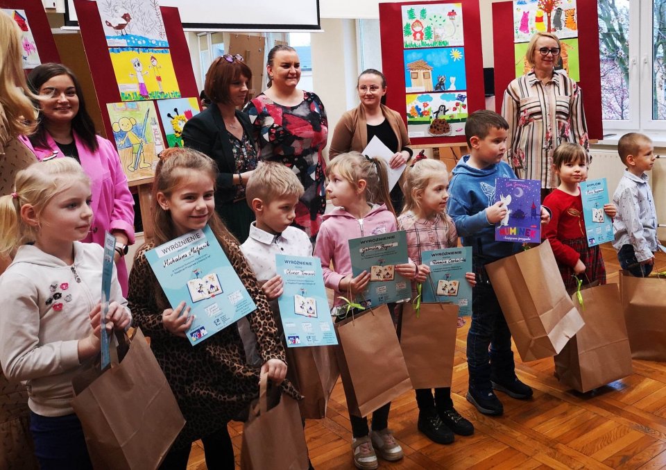 Laureaci Gminnego Konkursu Plastycznego nagrodzeni 