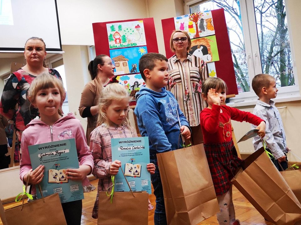 Laureaci Gminnego Konkursu Plastycznego nagrodzeni 