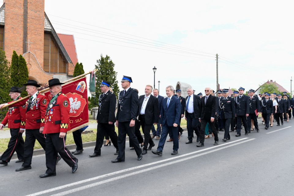 Poświęcono nowy samochód strażacki dla OSP Ligota