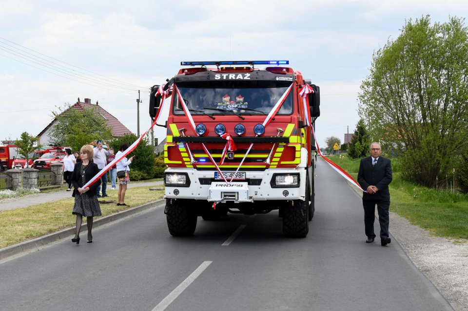 Poświęcono nowy samochód strażacki dla OSP Ligota