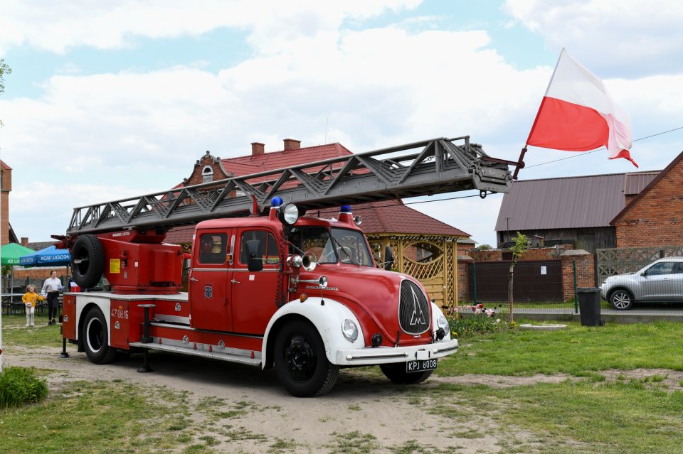 Poświęcono nowy samochód strażacki dla OSP Ligota