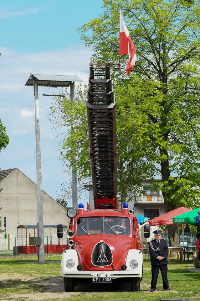 Poświęcono nowy samochód strażacki dla OSP Ligota