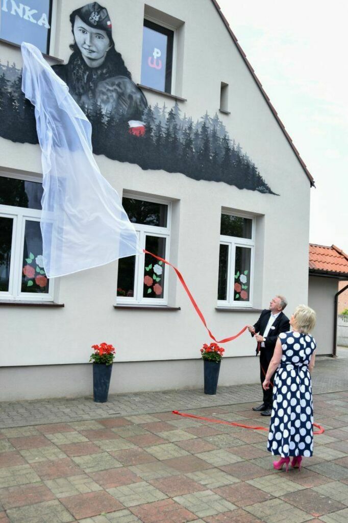 Nadanie imienia Szkole Podstawowej w Bieganinie