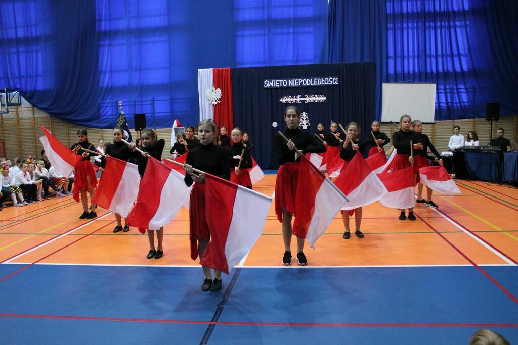 Narodowe Święto Niepodległości w szkole podstawowej w Raszkowie