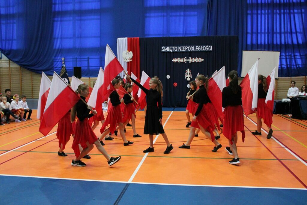 Narodowe Święto Niepodległości w szkole podstawowej w Raszkowie