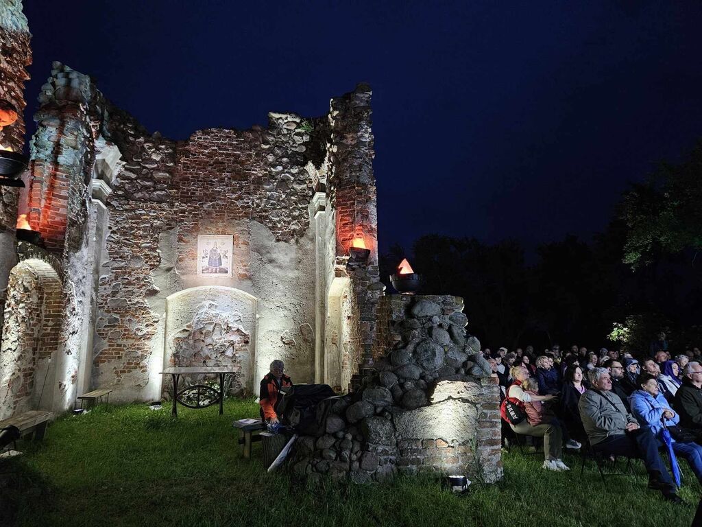 Patriotyczny koncert przy ruinach kaplicy loretańskiej