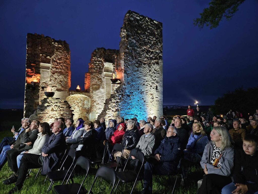 Patriotyczny koncert przy ruinach kaplicy loretańskiej