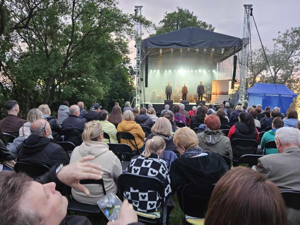 Patriotyczny koncert przy ruinach kaplicy loretańskiej