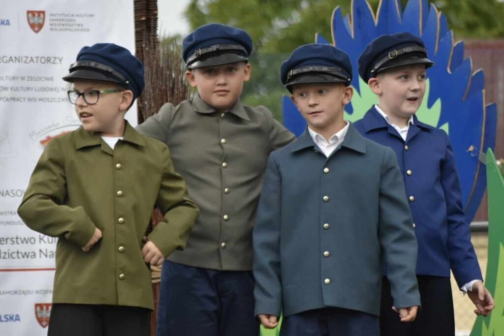 Premierowe tańce i zabawy z okolic Raszkowa