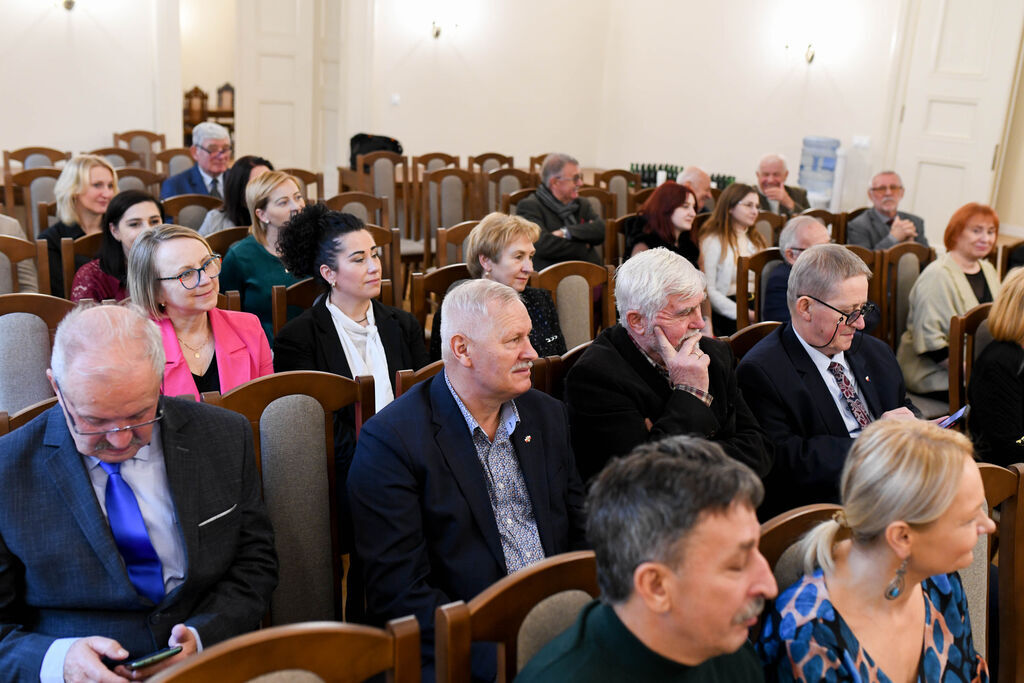 Konferencja naukowa w pałacu w Przybysławicach