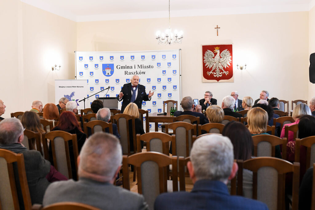 Konferencja naukowa w pałacu w Przybysławicach