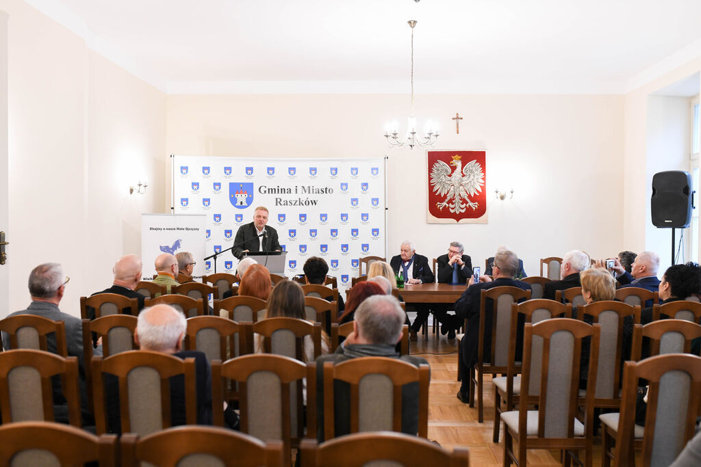 Konferencja naukowa w pałacu w Przybysławicach