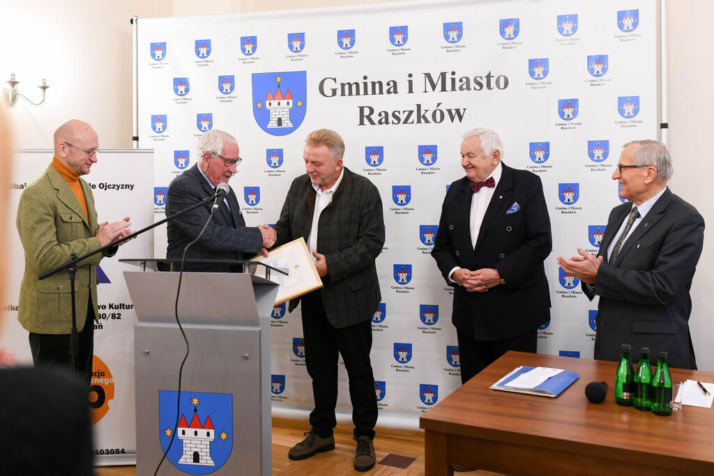 Konferencja naukowa w pałacu w Przybysławicach