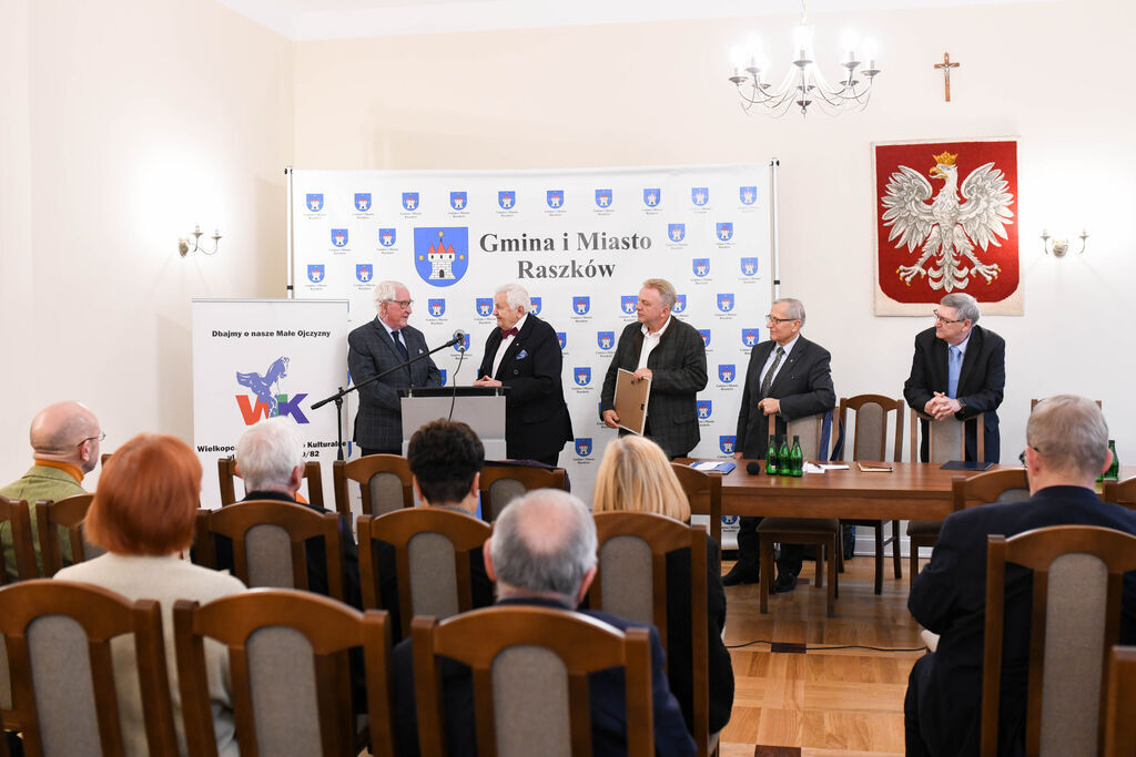 Konferencja naukowa w pałacu w Przybysławicach