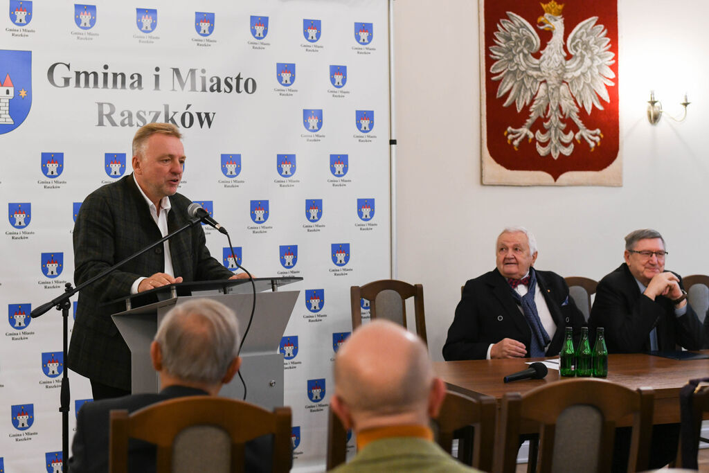 Konferencja naukowa w pałacu w Przybysławicach