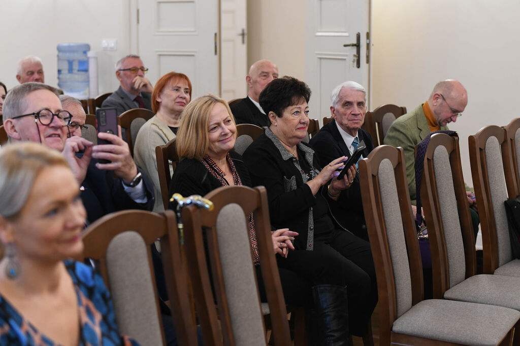 Konferencja naukowa w pałacu w Przybysławicach