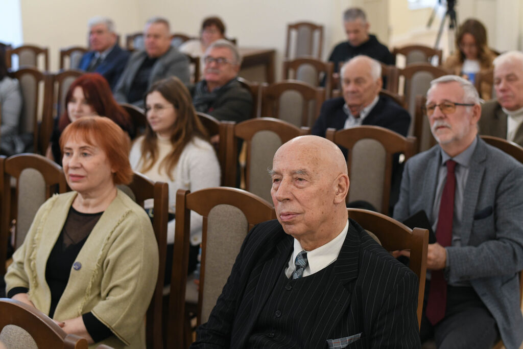 Konferencja naukowa w pałacu w Przybysławicach